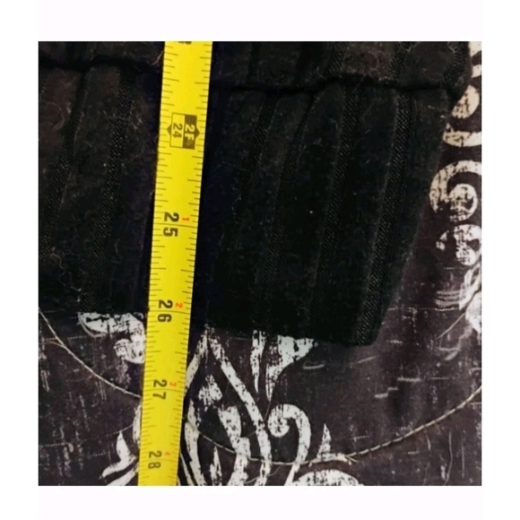 Chic V-Neck Ribbed Sweater - Black - Picture 7 of 7